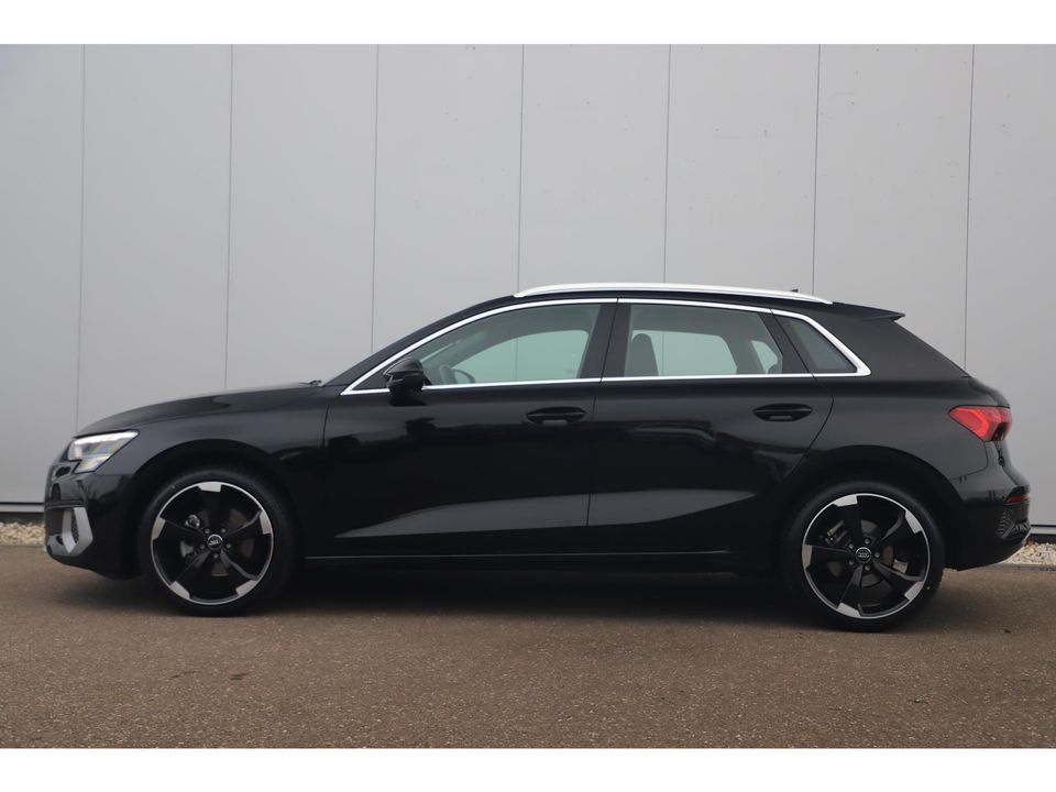 Audi A3 Sportback 30 TFSI S-Tronic Advanced edition Automaat Sportstoelen Virtual Cockpit Draadloos Carplay Android LED Matrix Adaptive Cruise Lane Assist Navigatie Parkeersensor S Line Look 18 inch Velgen All season