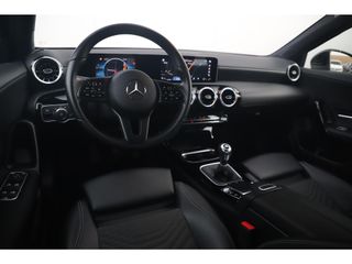 Mercedes-Benz A-Klasse 160 Advantage Widescreen Full LED Sportstoelen Navigatie Camera Clima Cruise 17 inch LMV Lane Assist Parkeersensors