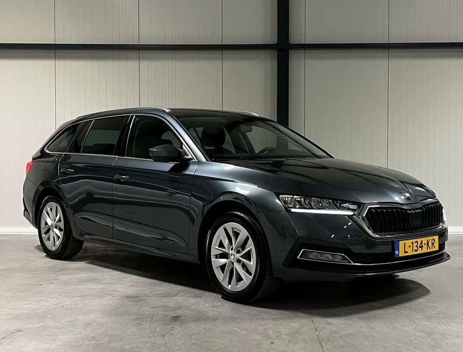 Škoda Octavia Combi Carplay Trekhaak Sfeer Virtual PDC NAP