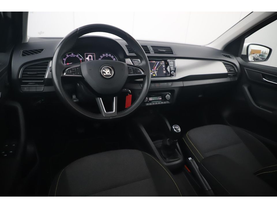 Škoda Fabia Combi 1.0 TSI Business Edition 95PK Trekhaak Panoramadak Navigatie Clima Bluetooth Carplay Android Stoelverwarming Getint Glas 16 inch LMV