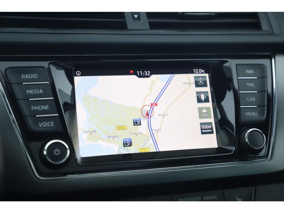 Škoda Fabia Combi 1.0 TSI Business Edition 95PK Trekhaak Panoramadak Navigatie Clima Bluetooth Carplay Android Stoelverwarming Getint Glas 16 inch LMV