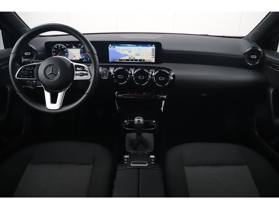 Mercedes-Benz A-Klasse 160 Business Solution Widescreen Full LED Navigatie Camera Clima Lane Assist Cruise Parkeersensors Carplay Android 16 inch LMV Stoelverwarming