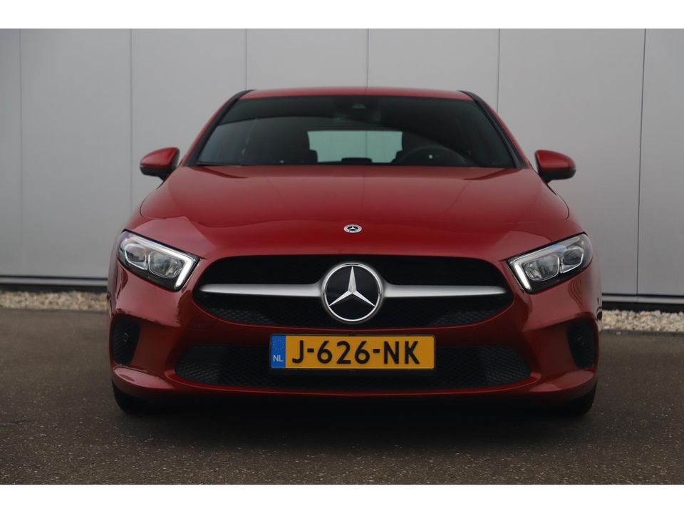 Mercedes-Benz A-Klasse 160 Business Solution Widescreen Full LED Navigatie Camera Clima Lane Assist Cruise Parkeersensors Carplay Android 16 inch LMV Stoelverwarming