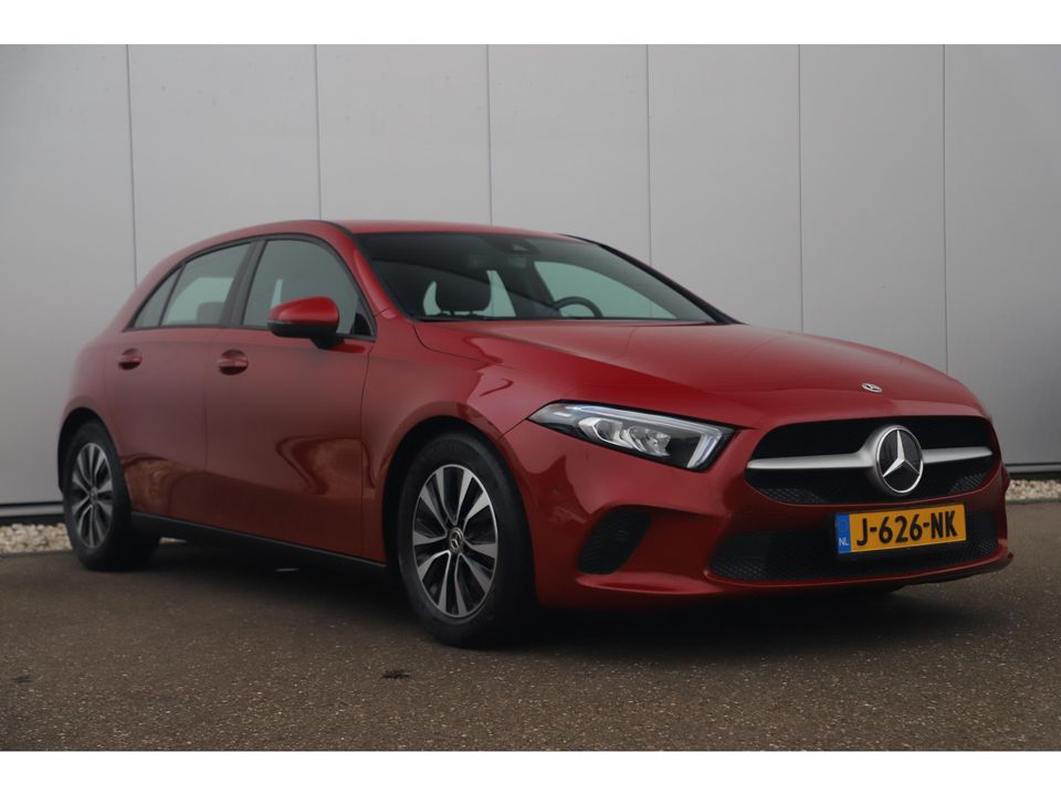 Mercedes-Benz A-Klasse 160 Business Solution Widescreen Full LED Navigatie Camera Clima Lane Assist Cruise Parkeersensors Carplay Android 16 inch LMV Stoelverwarming