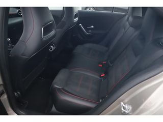 Mercedes-Benz A-Klasse 160 AMG Line Widescreen Full LED Half Leder Sportstoelen Navigatie Camera Clima Lane Assist Cruise Parkeersensors 18 inch AMG LMV