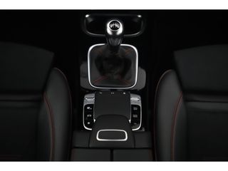 Mercedes-Benz A-Klasse 160 AMG Line Widescreen Full LED Half Leder Sportstoelen Navigatie Camera Clima Lane Assist Cruise Parkeersensors 18 inch AMG LMV