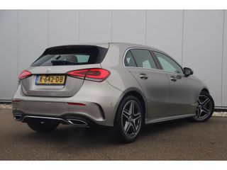 Mercedes-Benz A-Klasse 160 AMG Line Widescreen Full LED Half Leder Sportstoelen Navigatie Camera Clima Lane Assist Cruise Parkeersensors 18 inch AMG LMV