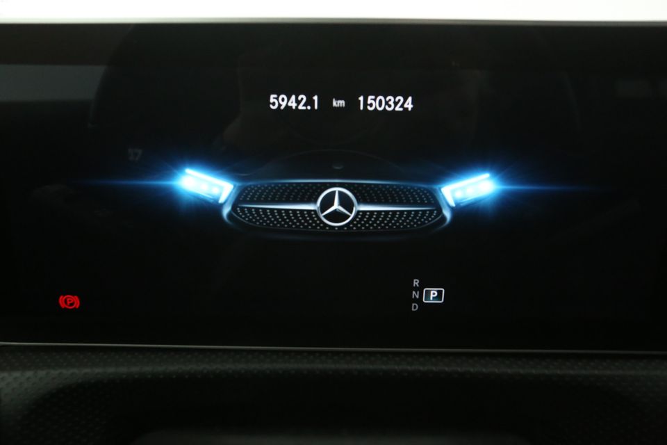 Mercedes-Benz A-Klasse 180 AMG Automaat Clima Cruise Virtual Navi LED PDC Stoelverwarming 18"LMV