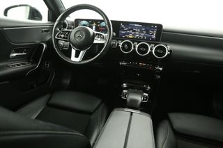 Mercedes-Benz A-Klasse 180 AMG Automaat Clima Cruise Virtual Navi LED PDC Stoelverwarming 18"LMV