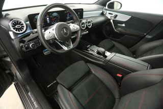 Mercedes-Benz A-Klasse 180 AMG Automaat Pano Sfeerverl. Camera Clima Cruise LED Navi PDC Memory-Seat 18"LMV