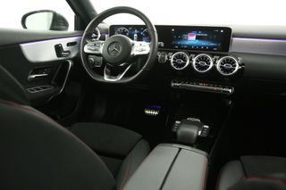 Mercedes-Benz A-Klasse 180 AMG Automaat Pano Sfeerverl. Camera Clima Virtual LED Cruise Navi Memory-Seats PDC 18''LMV