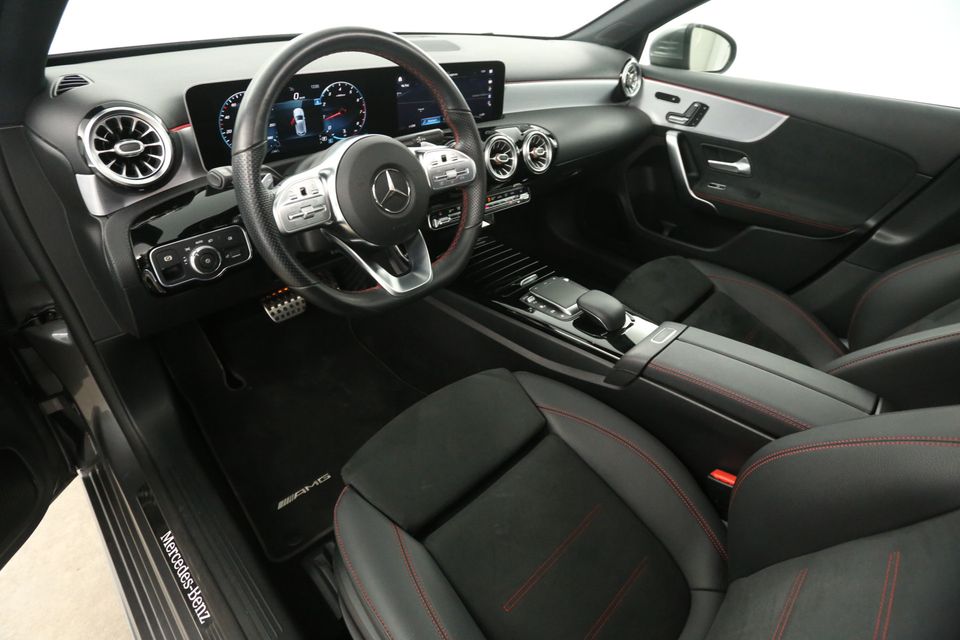 Mercedes-Benz A-Klasse 180 AMG Automaat Pano Sfeerverl. Camera Clima Virtual LED Cruise Navi Memory-Seats PDC 18''LMV