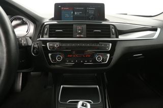 BMW 1-serie 118i Sport Line Automaat Clima Cruise Navi PDC LED 16''LMV