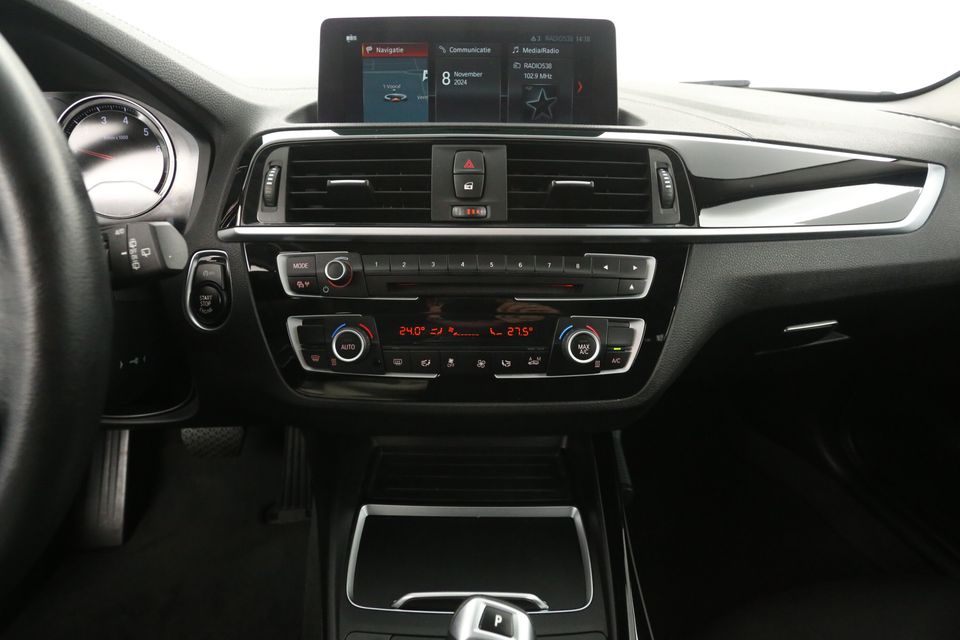 BMW 1-serie 118i Sport Line Automaat Clima Cruise Navi PDC LED 16''LMV