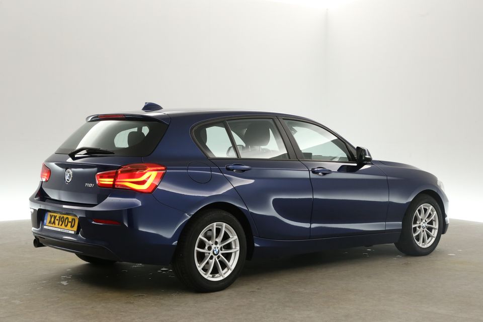 BMW 1-serie 118i Sport Line Automaat Clima Cruise Navi PDC LED 16''LMV