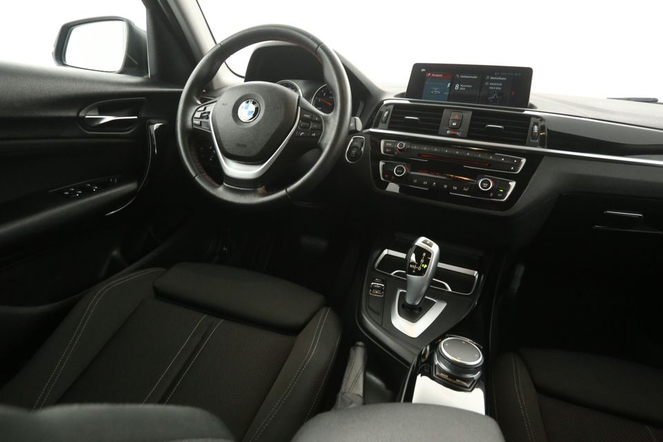 BMW 1-serie 118i Sport Line Automaat Clima Cruise Navi PDC LED 16''LMV