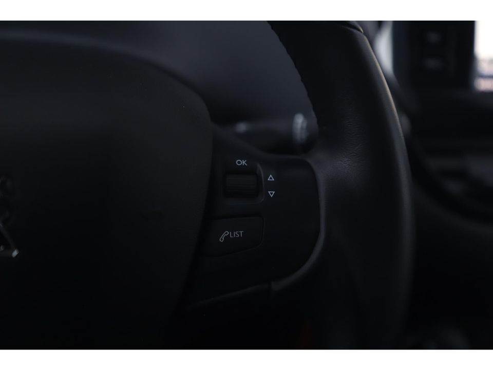 Peugeot 2008 1.5 BlueHDi Blue Lease Active Navigatie Airco Cruise Carplay Android Bluetooth LED Parkeersensor