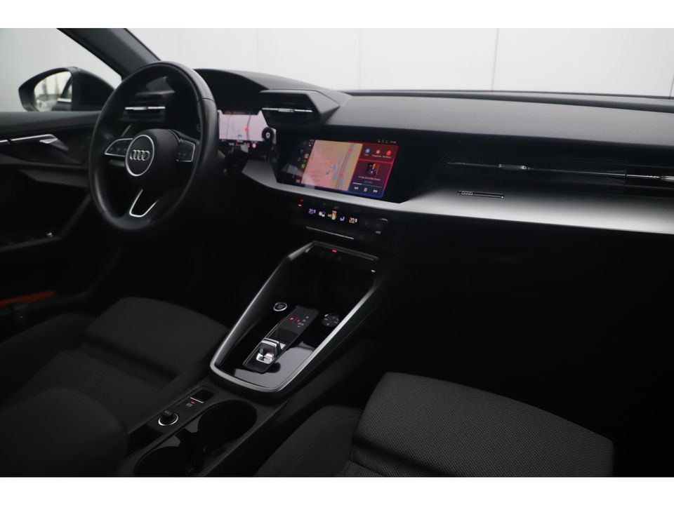 Audi A3 Sportback 30 TFSI S-Tronic Advanced edition Automaat Sportstoelen Virtual Cockpit Draadloos Carplay Android LED Matrix Adaptive Cruise Lane Assist Navigatie Parkeersensor S Line Look 18 inch Velgen All season