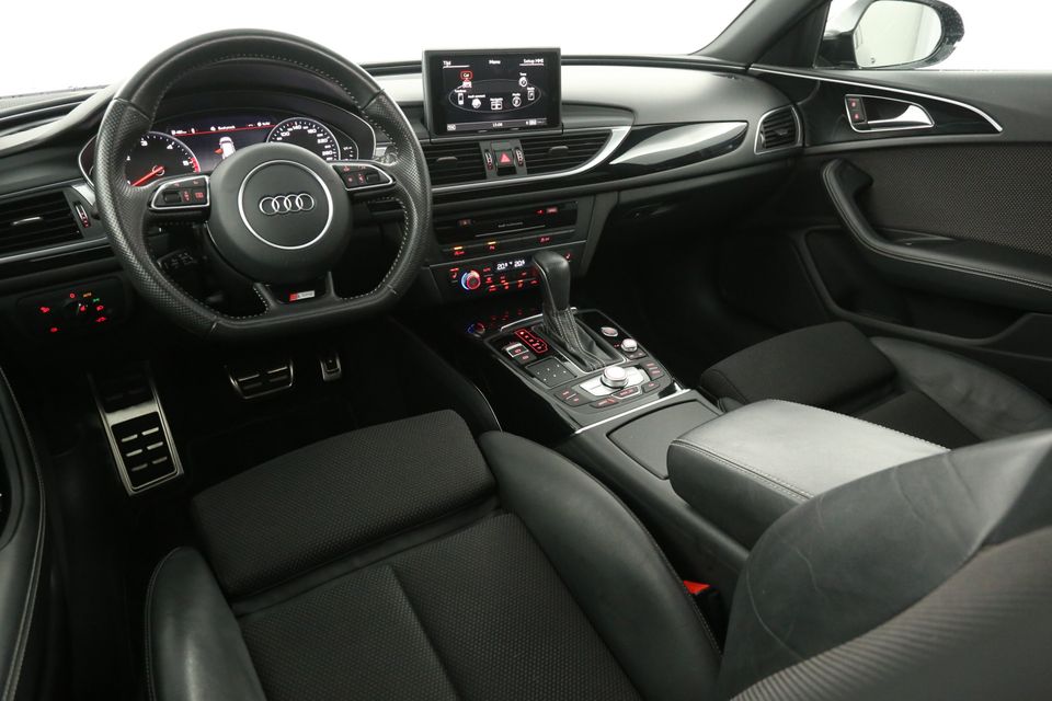 Audi A6 2.0 TDI S-line Black Edition 191PK Automaat LED Pano Clima Cruise 20"LMV Navi PDC Stoelverwarming