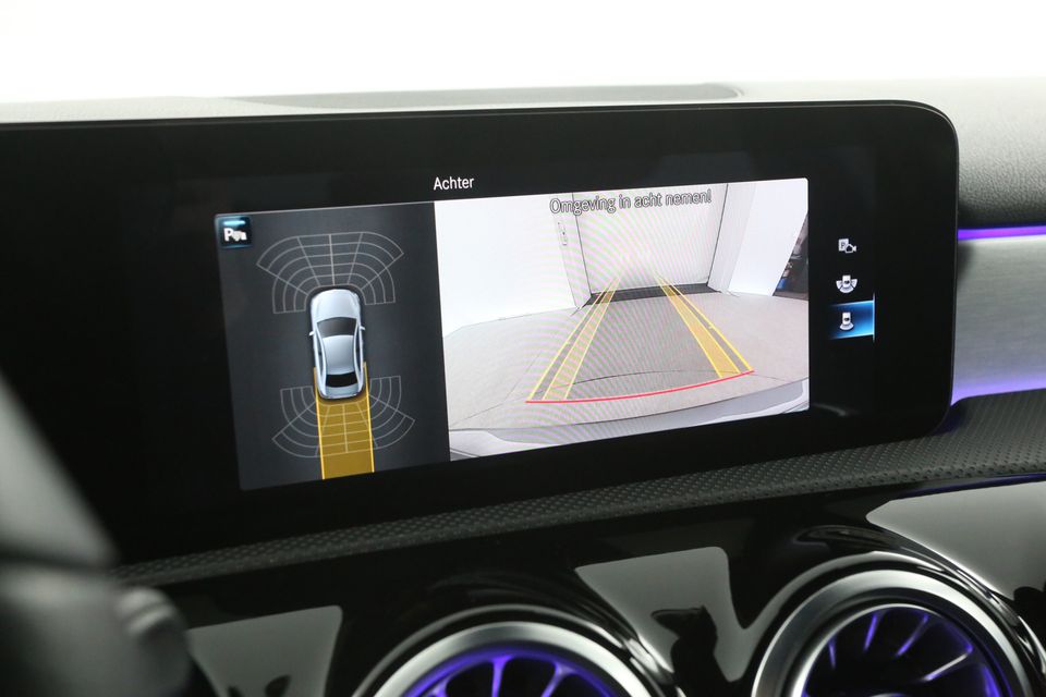 Mercedes-Benz A-Klasse 180 AMG Automaat Sfeerverl. Clima Camera Cruise LED Virtual Navi 18"LMV PDC