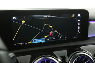 Mercedes-Benz A-Klasse 180 AMG Automaat Sfeerverl. Clima Camera Cruise LED Virtual Navi 18"LMV PDC