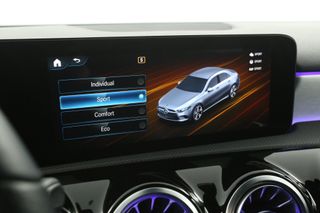 Mercedes-Benz A-Klasse 180 AMG Automaat Sfeerverl. Clima Camera Cruise LED Virtual Navi 18"LMV PDC