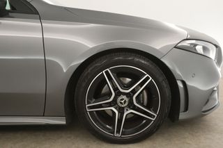 Mercedes-Benz A-Klasse 180 AMG Automaat Sfeerverl. Clima Camera Cruise LED Virtual Navi 18"LMV PDC