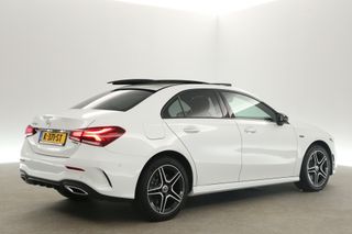 Mercedes-Benz A-Klasse 250e AMG 235PK Hybride Automaat Pano Clima Camera Carplay Sfeerverl. Burmester LED Virtual Memory-Seats Navi PDC 18"LMV