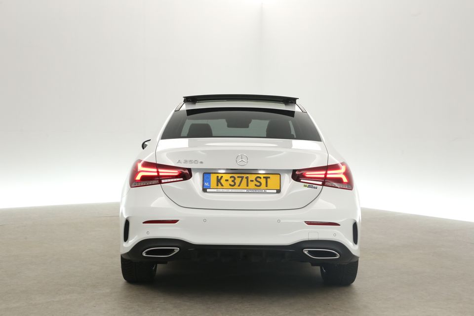 Mercedes-Benz A-Klasse 250e AMG 235PK Hybride Automaat Pano Clima Camera Carplay Sfeerverl. Burmester LED Virtual Memory-Seats Navi PDC 18"LMV