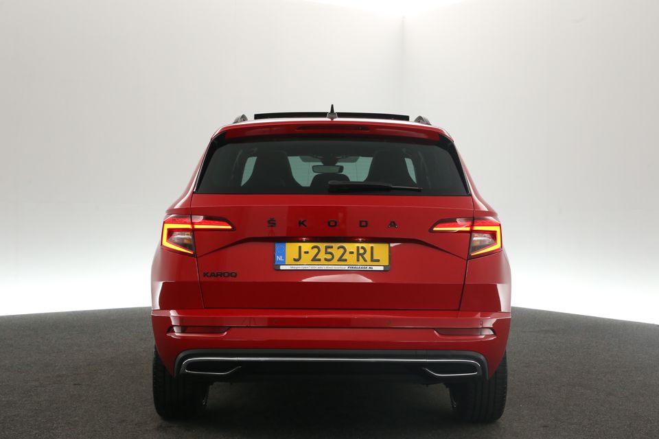 Škoda Karoq 1.5 TSI ACT Sportline 150PK Automaat Pano Sfeer Clima Carplay Camera Cruise LED Navi PDC 19''LMV Trekhaak