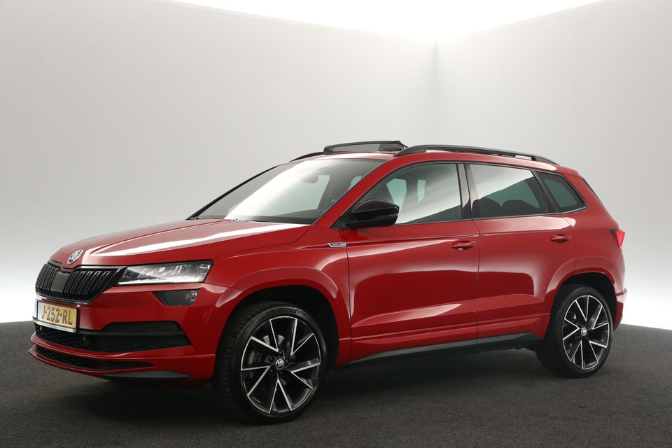 Škoda Karoq 1.5 TSI ACT Sportline 150PK Automaat Pano Sfeer Clima Carplay Camera Cruise LED Navi PDC 19''LMV Trekhaak