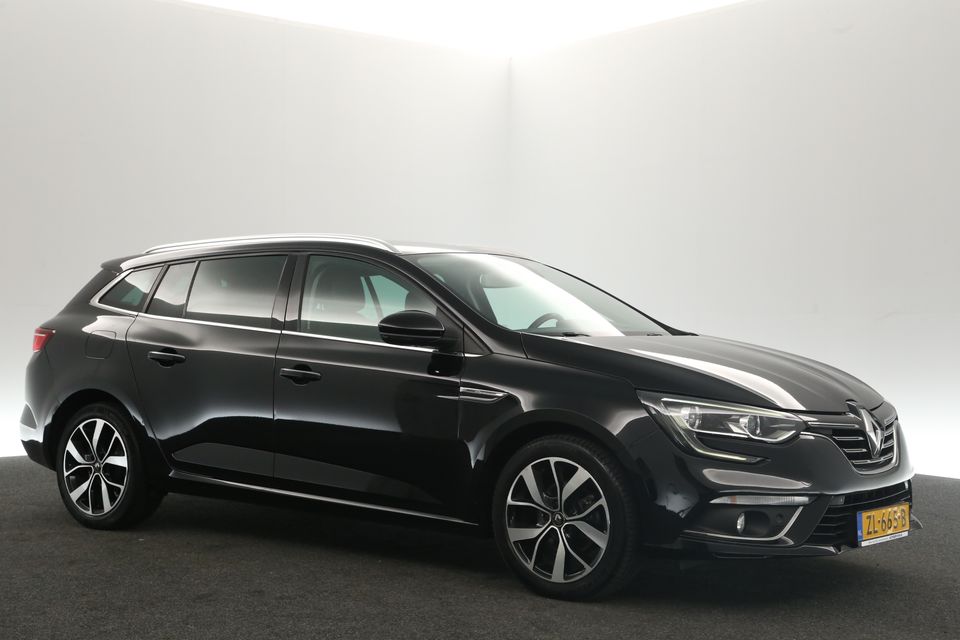 Renault Mégane 1.3 TCe Bose 141PK | Clima Cruise Carplay Camera Virtual Navi 17"LMV LED PDC Trekhaak