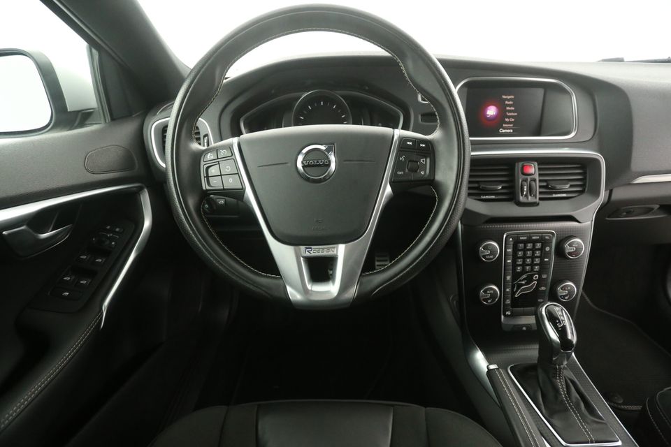 Volvo V40 1.5 T3 R-design | Harman-Kardon | Automaat Pano Clima Camera Cruise LED Virtual PDC Navi 17"LMV