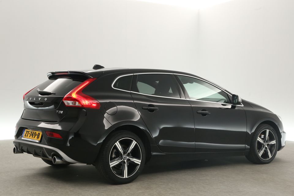 Volvo V40 1.5 T3 R-design | Harman-Kardon | Automaat Pano Clima Camera Cruise LED Virtual PDC Navi 17"LMV