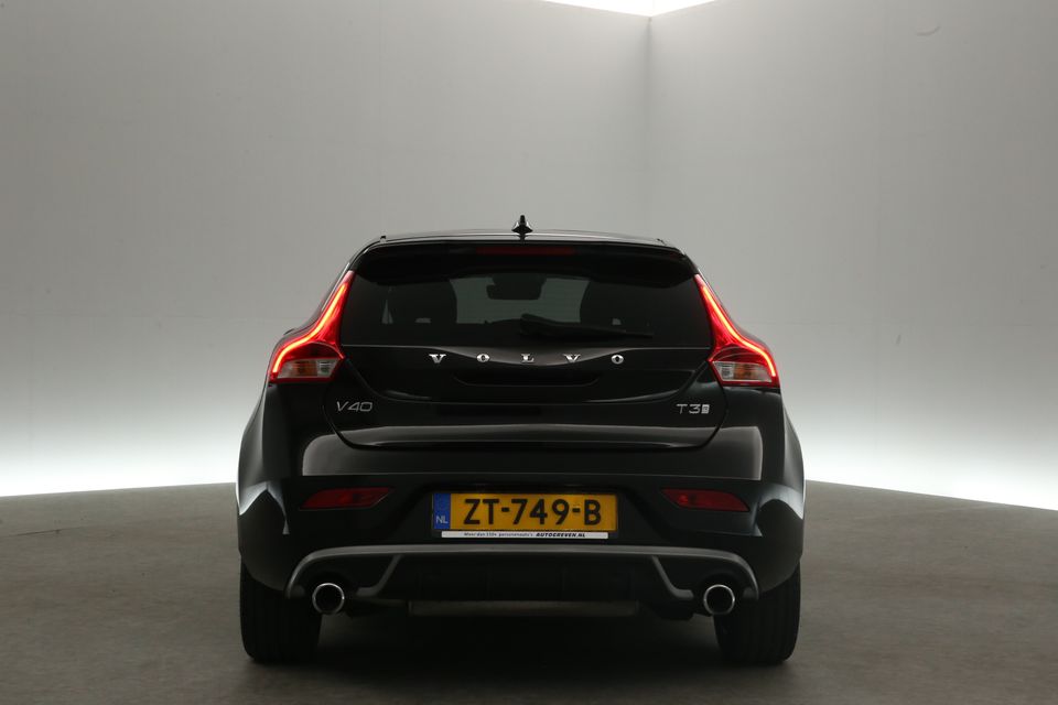 Volvo V40 1.5 T3 R-design | Harman-Kardon | Automaat Pano Clima Camera Cruise LED Virtual PDC Navi 17"LMV