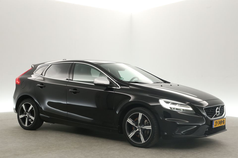 Volvo V40 1.5 T3 R-design | Harman-Kardon | Automaat Pano Clima Camera Cruise LED Virtual PDC Navi 17"LMV