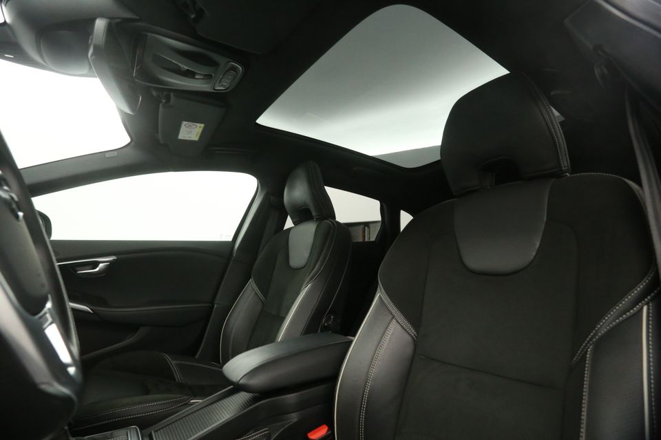 Volvo V40 1.5 T3 R-design | Harman-Kardon | Automaat Pano Clima Camera Cruise LED Virtual PDC Navi 17"LMV