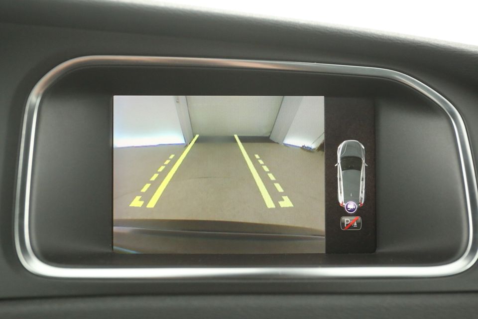 Volvo V40 1.5 T3 R-design | Harman-Kardon | Automaat Pano Clima Camera Cruise LED Virtual PDC Navi 17"LMV