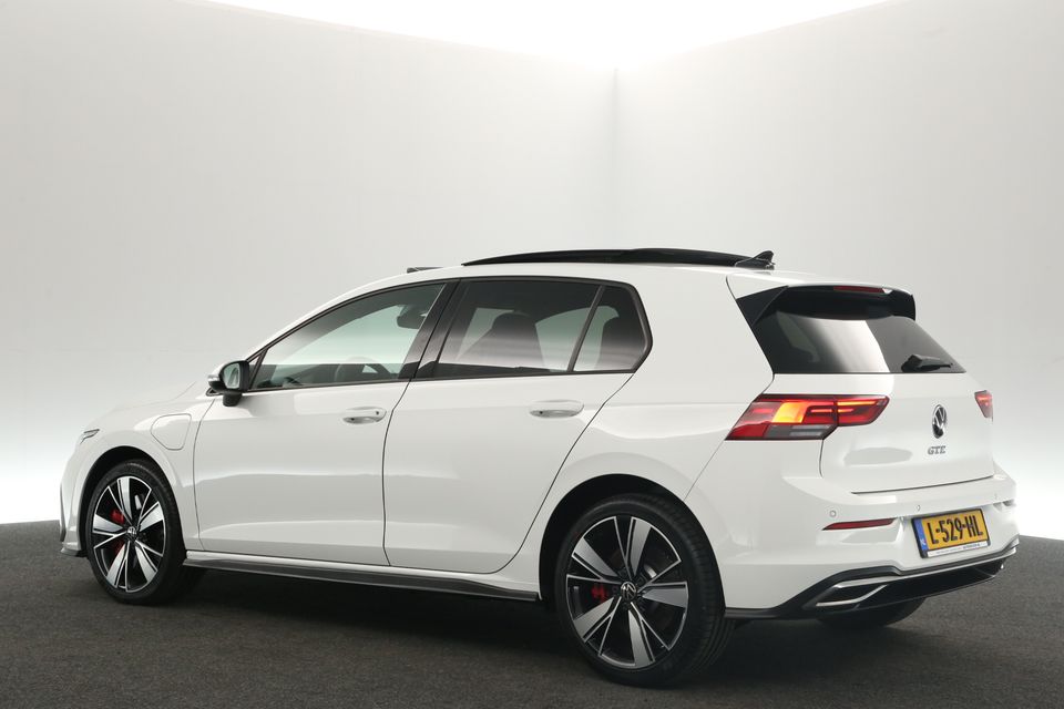 Volkswagen Golf 1.4 GTE 260PK Automaat Pano Sfeerverl. ACC Clima Camera Carplay Virtual LED 18"LMV Navi PDC