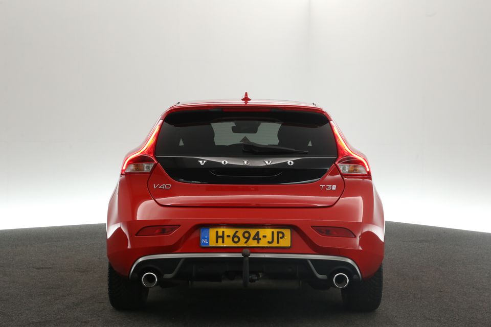 Volvo V40 1.5 T3 R-Design 153PK Automaat Pano-View | Harman-Kardon | Clima Cruise Camera Virtual Memory-Seats Navi 17"LMV LED PDC Trekhaak