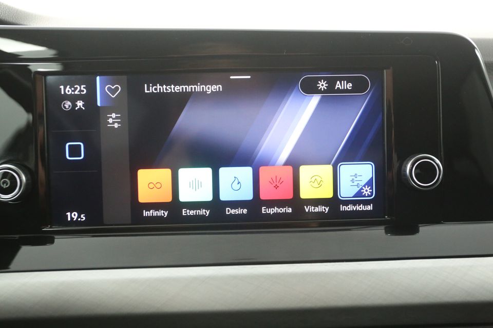 Volkswagen Golf 1.0 eTSI Automaat Sfeerverl. Clima ACC Carplay LED Virtual 16"LMV PDC