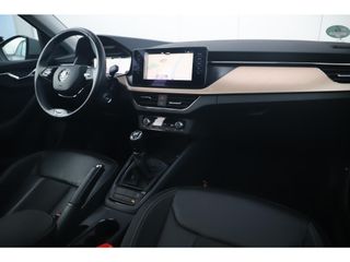 Škoda Scala 1.0 TSI Business Edition 116PK Trekhaak Virtual Panoramadak Leder Navigatie Carplay Android Clima Stoelverwarming 18 inch LMV Sound System Parkeersensor