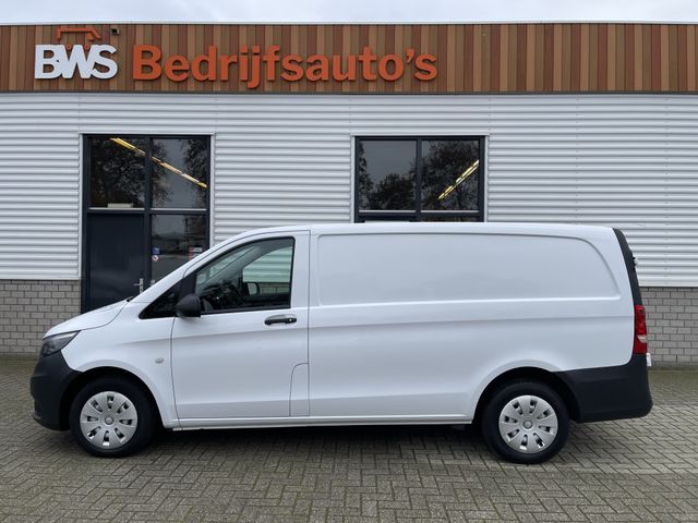 Mercedes-Benz Vito 111 CDI Lang L2H1 / vaste prijs rijklaar € 14.950 ex btw / lease vanaf € 275 / airco / trekhaak 2000 kg / achterdeuren / euro 6 diesel / bijrijdersbank !