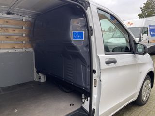 Mercedes-Benz Vito 111 CDI Lang L2H1 / vaste prijs rijklaar € 14.950 ex btw / lease vanaf € 275 / airco / trekhaak 2000 kg / achterdeuren / euro 6 diesel / bijrijdersbank !