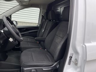 Mercedes-Benz Vito 111 CDI Lang L2H1 / vaste prijs rijklaar € 14.950 ex btw / lease vanaf € 275 / airco / trekhaak 2000 kg / achterdeuren / euro 6 diesel / bijrijdersbank !