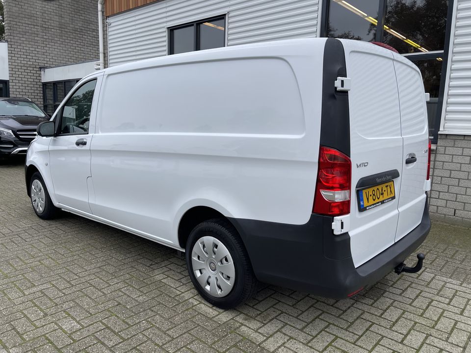 Mercedes-Benz Vito 111 CDI Lang L2H1 / vaste prijs rijklaar € 14.950 ex btw / lease vanaf € 275 / airco / trekhaak 2000 kg / achterdeuren / euro 6 diesel / bijrijdersbank !