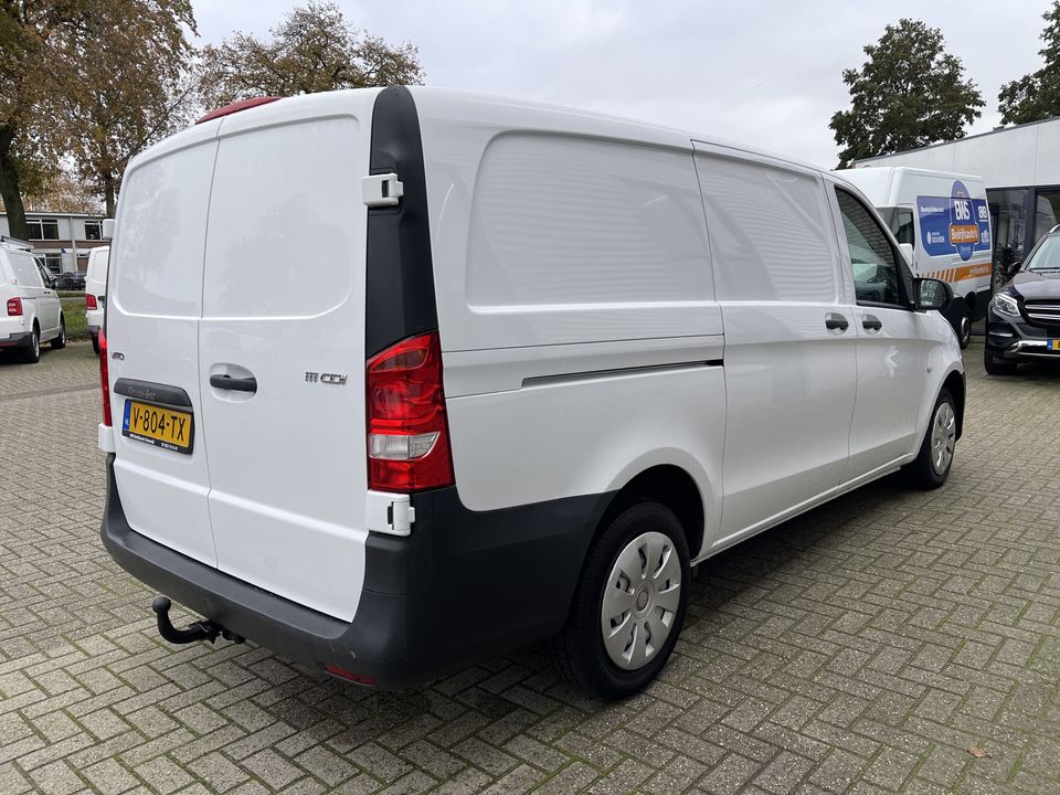 Mercedes-Benz Vito 111 CDI Lang L2H1 / vaste prijs rijklaar € 14.950 ex btw / lease vanaf € 275 / airco / trekhaak 2000 kg / achterdeuren / euro 6 diesel / bijrijdersbank !