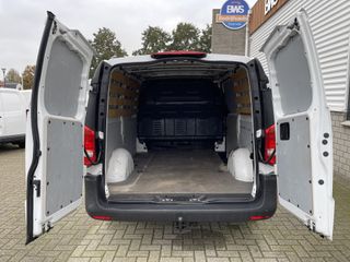 Mercedes-Benz Vito 111 CDI Lang L2H1 / vaste prijs rijklaar € 14.950 ex btw / lease vanaf € 275 / airco / trekhaak 2000 kg / achterdeuren / euro 6 diesel / bijrijdersbank !