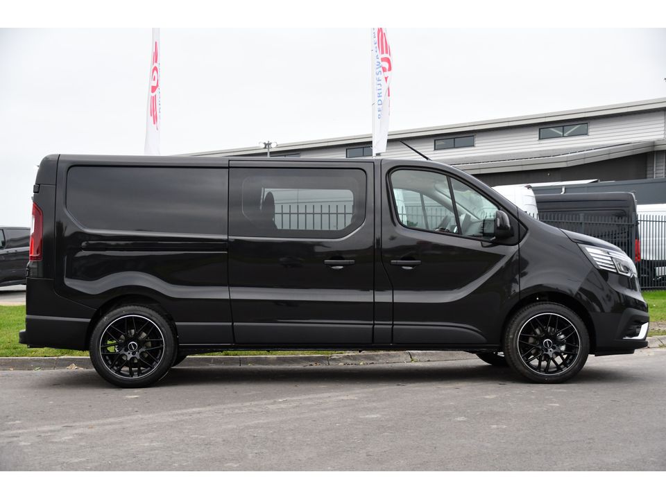 Renault Trafic 2.0 Blue dCi 130 T29 L2H1 DC Black Edition Camera, Cruise, Carplay, LED, Sensoren, 2 x Schuifdeur, Multimedia, Trekhaak, UNIEK!