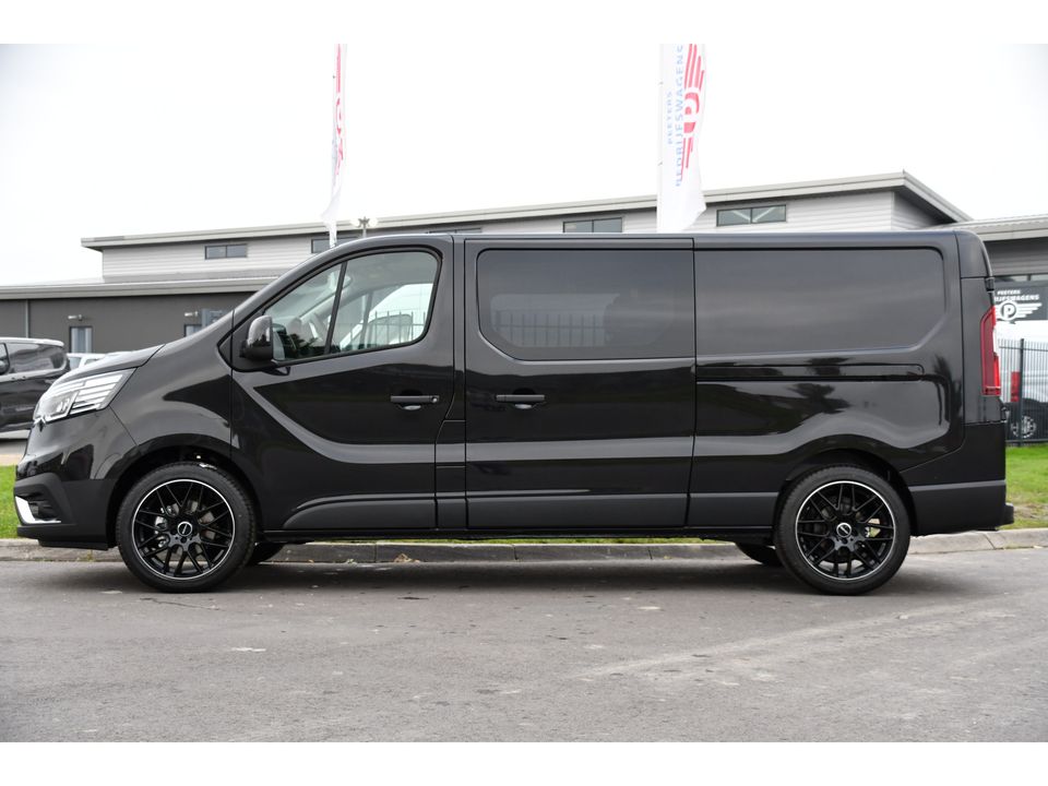 Renault Trafic 2.0 Blue dCi 130 T29 L2H1 DC Black Edition Camera, Cruise, Carplay, LED, Sensoren, 2 x Schuifdeur, Multimedia, Trekhaak, UNIEK!